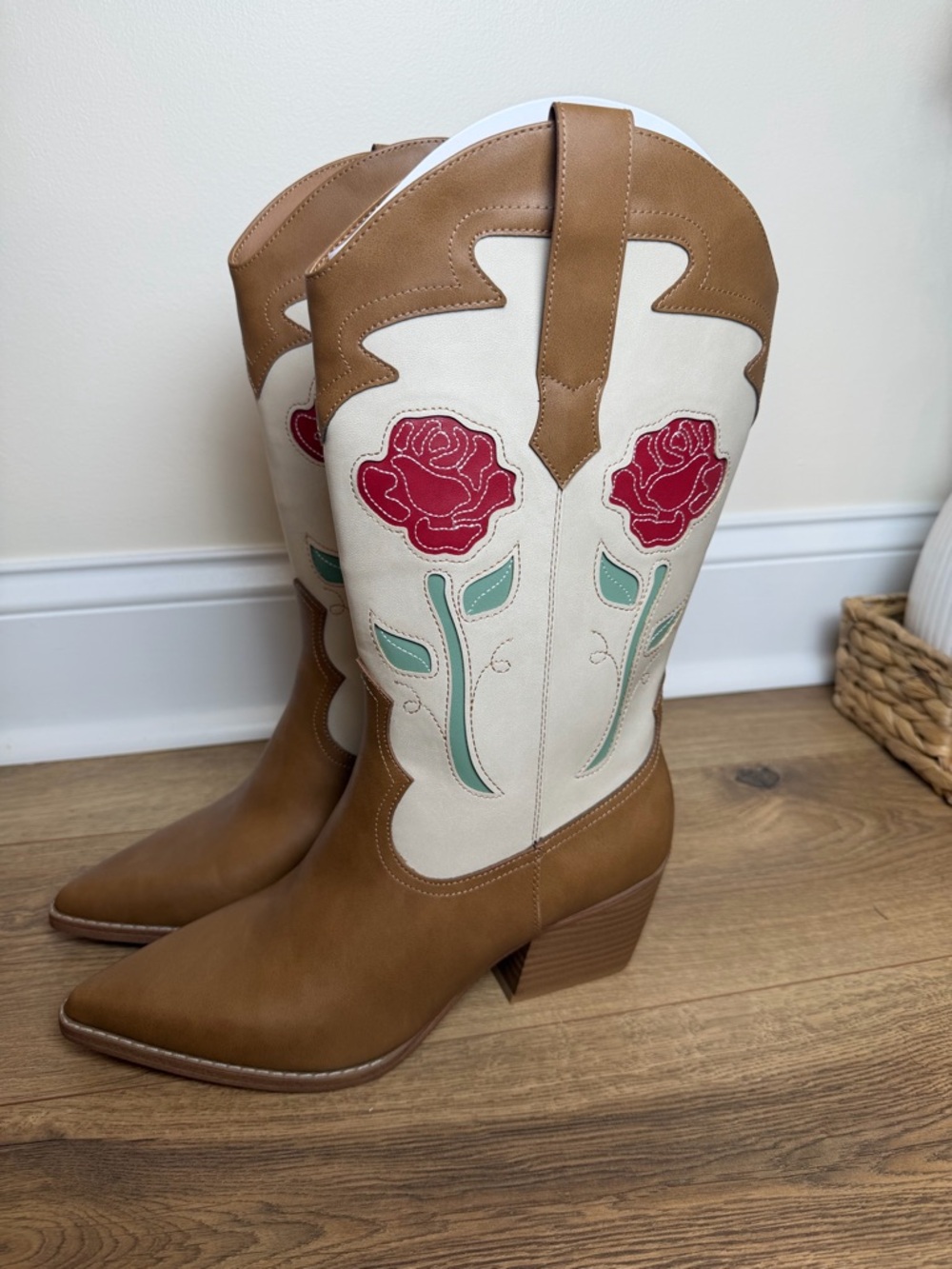 Universal Thread “Cream/Natalie” Boot - Picture 2 of 4